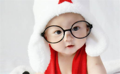 何姓男孩子取名