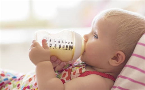 张姓2026/06/15出生女宝宝起名全攻略：名字推荐与禁忌字分析