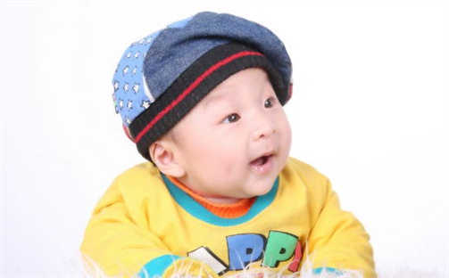 何姓2026年05月02日出生的女孩子五行缺什么？如何科学取名